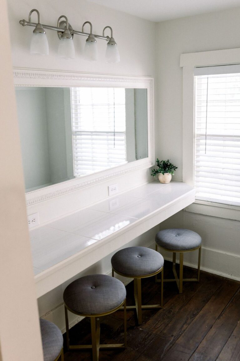 Vanity station in The Cottage